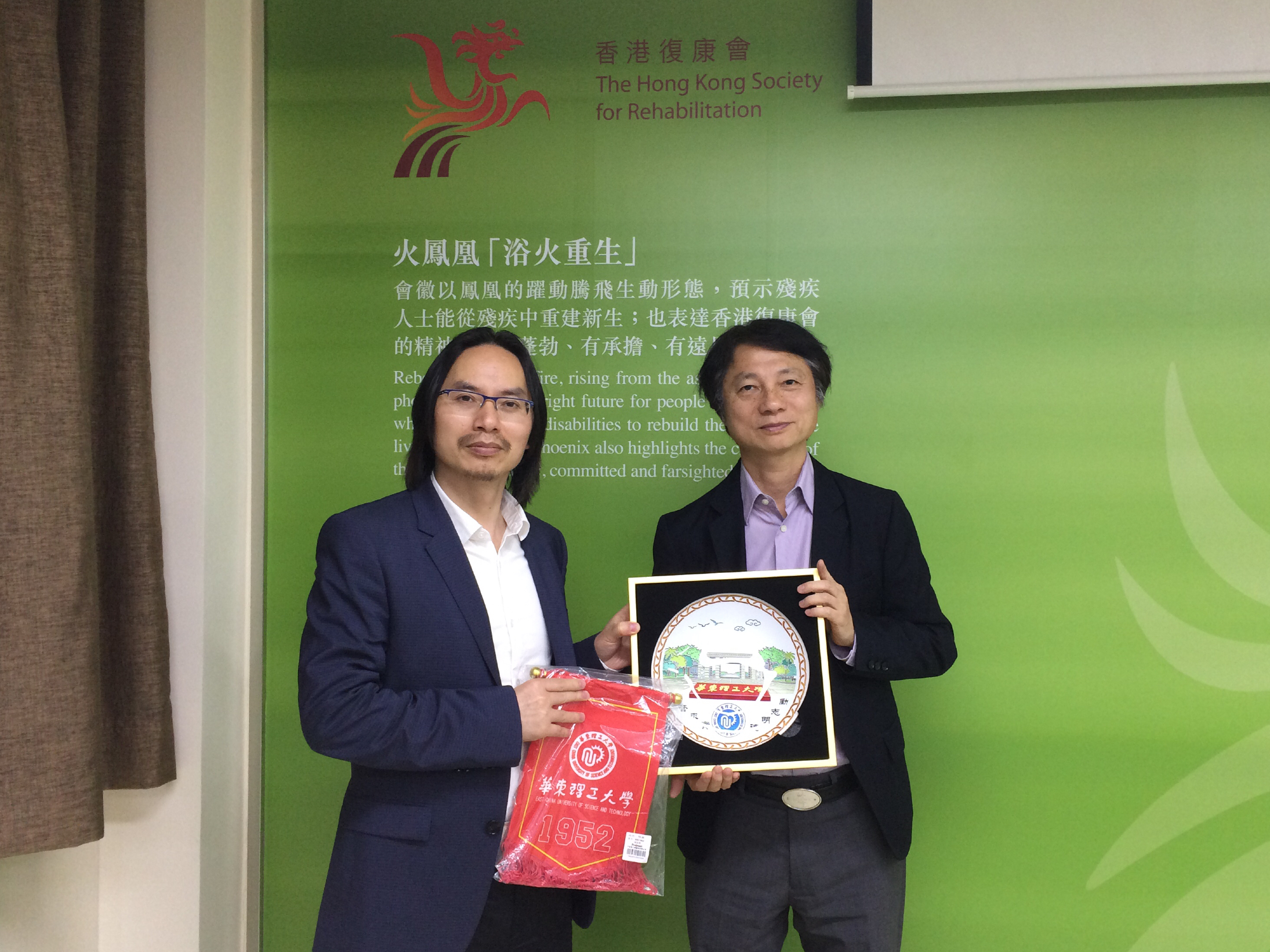 bat365中文官方网站bat365中文官方网站院长何雪松与伍杏修先生合影